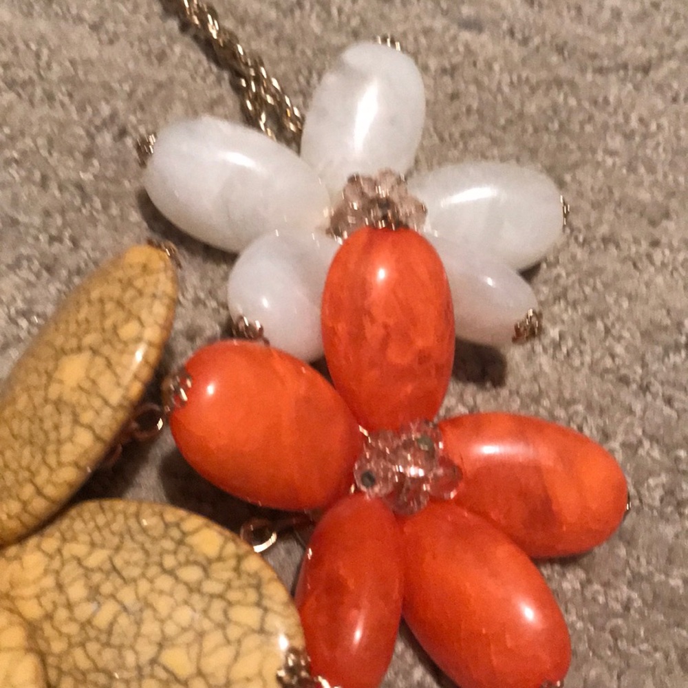 So fun statement necklace - Picture 3 of 5